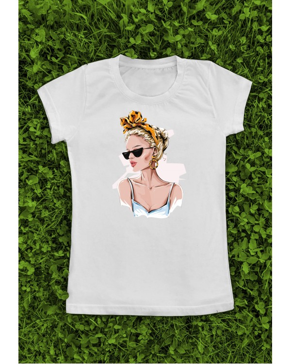 Elegant Graphic T-Shirt