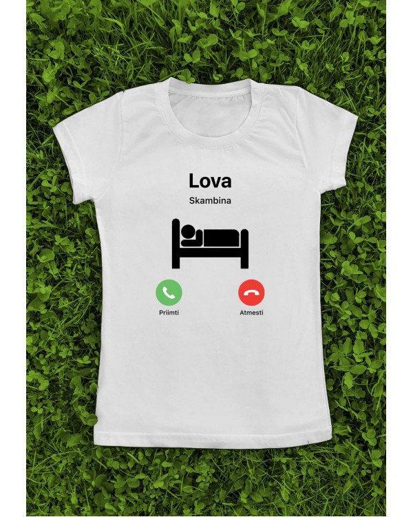 Marškinėliai su užrašu "Skambina lova"