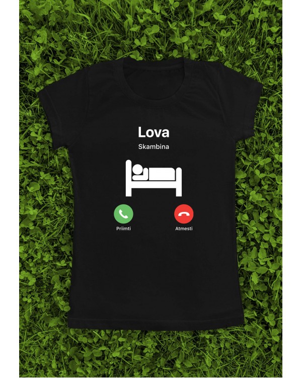 Marškinėliai su užrašu "Skambina lova"